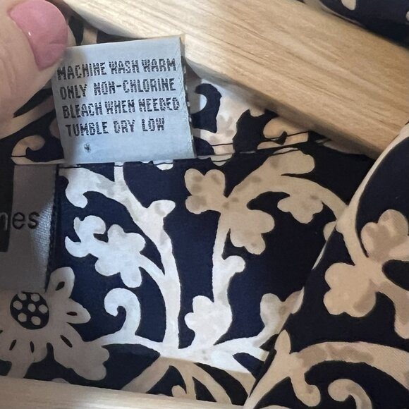 Maggie Barnes Women Blouse Shirt  26W Plus Size 3X Black Floral Button Top - Picture 9 of 9